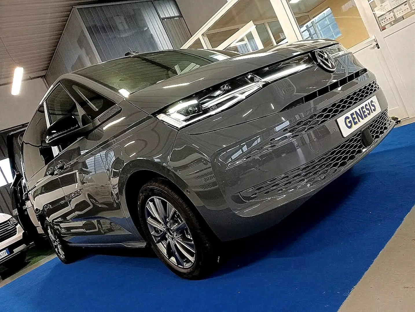 Volkswagen T7 Multivan 1.5 245cv PHEV 4MOTION 4X4 LIFE 7P PRONTA CONS Grigio - 1