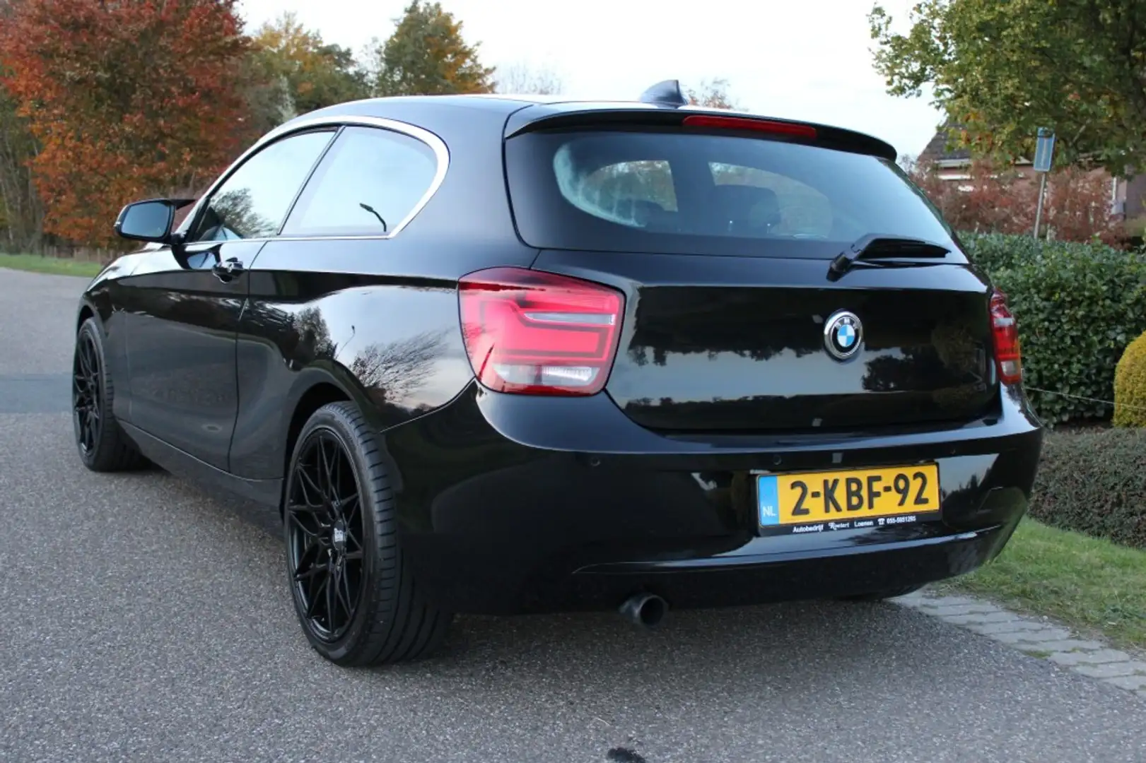 BMW 114 114i 1.6i 102pk Business+ ECC/cruise/leer/navi/PDC Zwart - 2