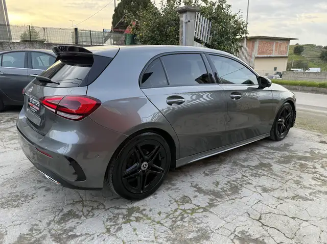 Mercedes-Benz A 180 d Premium AMG LINE