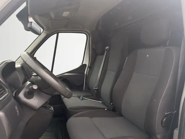Renault Master view 9