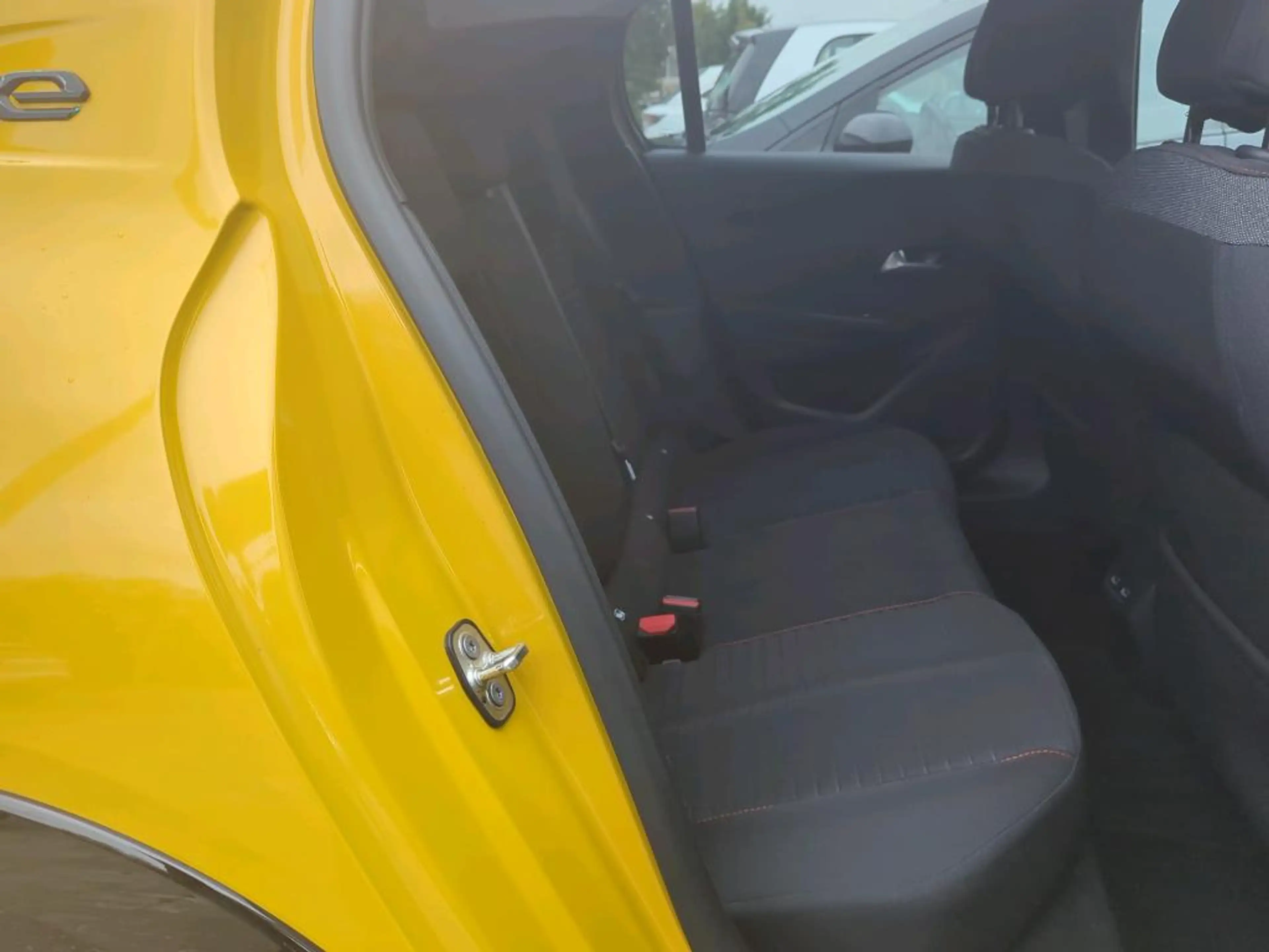 Peugeot e-208 EV Active Pack 50 kWh | Navigatie | Parkeersensore — photo 9