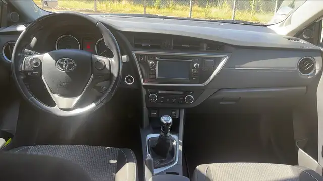 Toyota Auris view 11
