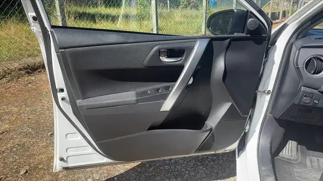 Toyota Auris view 7