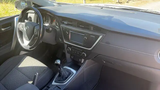 Toyota Auris view 10