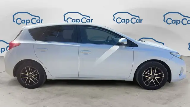 Toyota Auris view 4