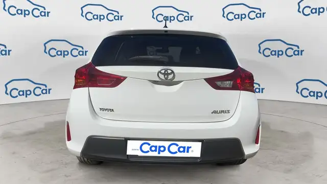 Toyota Auris view 3