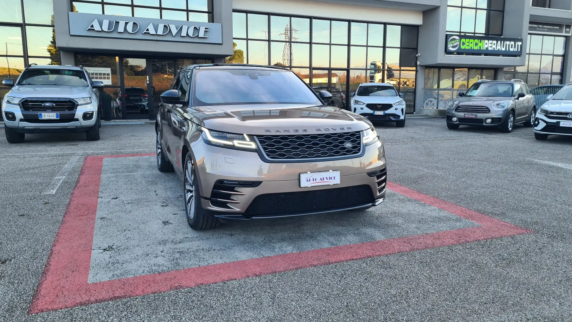 Land Rover Range Rover Velar 3.0 V6 sd6 R-Dynamic HSE 300cv auto - 2