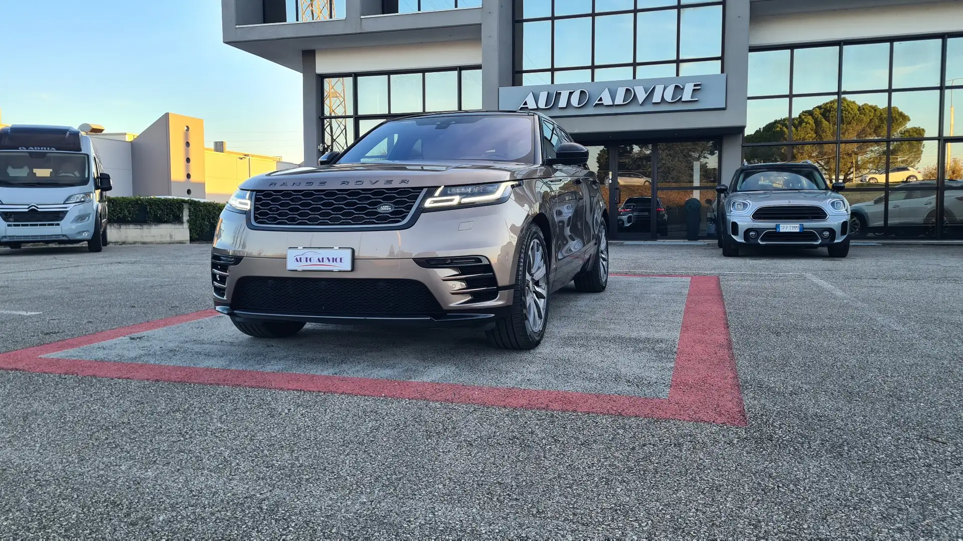 Land Rover Range Rover Velar 3.0 V6 sd6 R-Dynamic HSE 300cv auto - 1