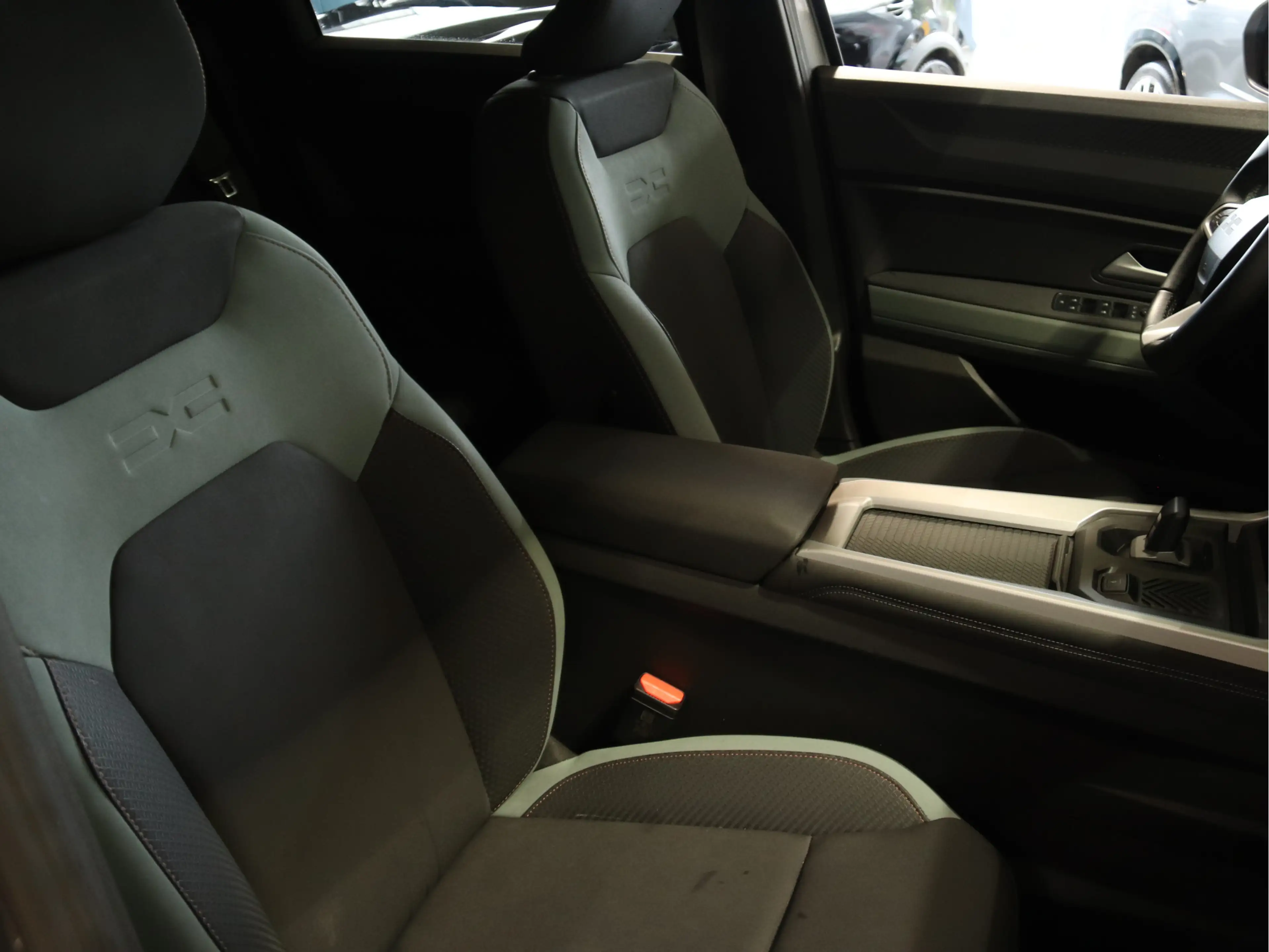 Dacia Bigster 1.8 Hybrid 155 Extreme AUTOMAAT / PANORAMADAK / AL — photo 18