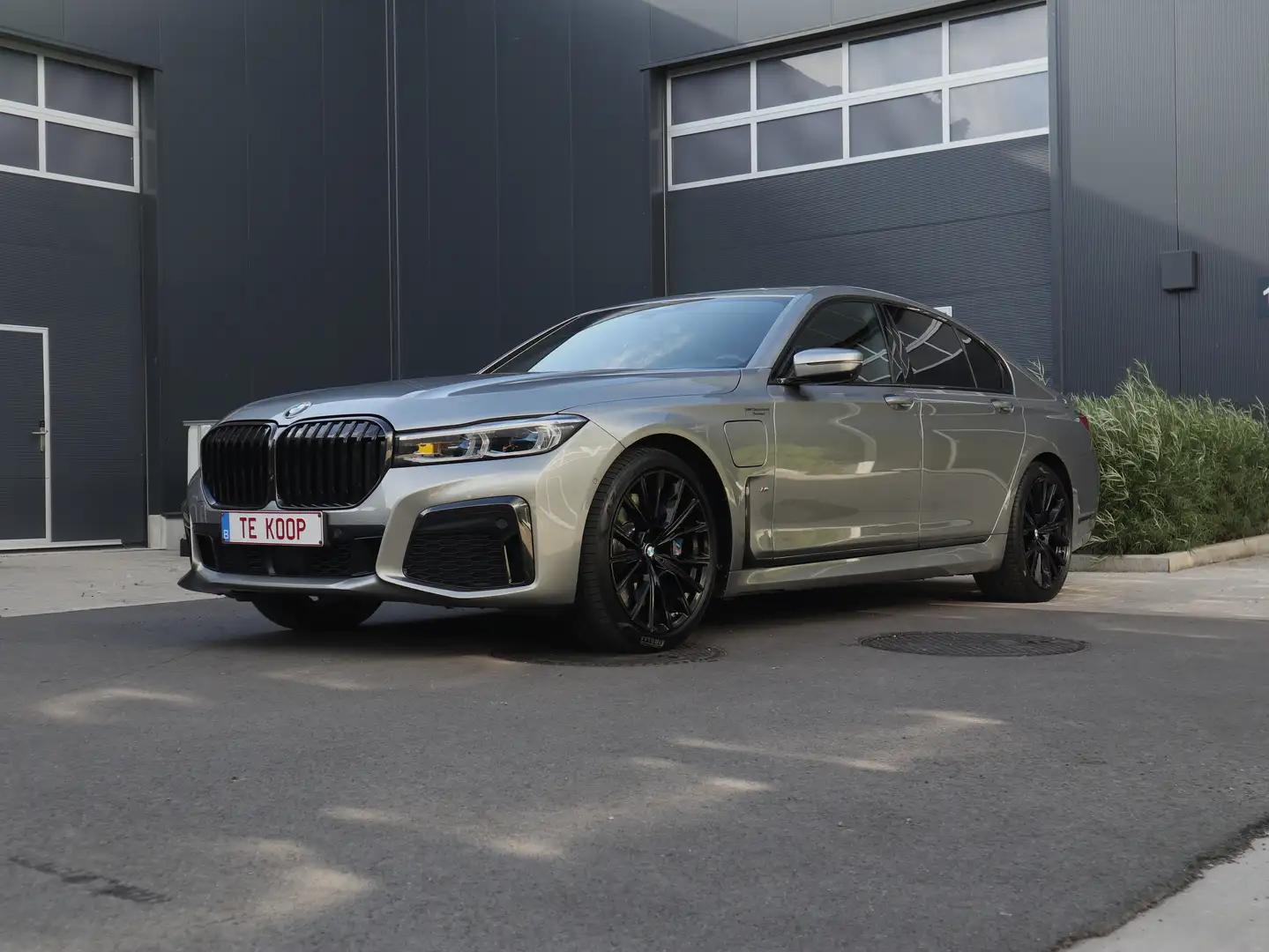 BMW 745 745e xDrive M-sport Carbon Core Edition Beige - 1