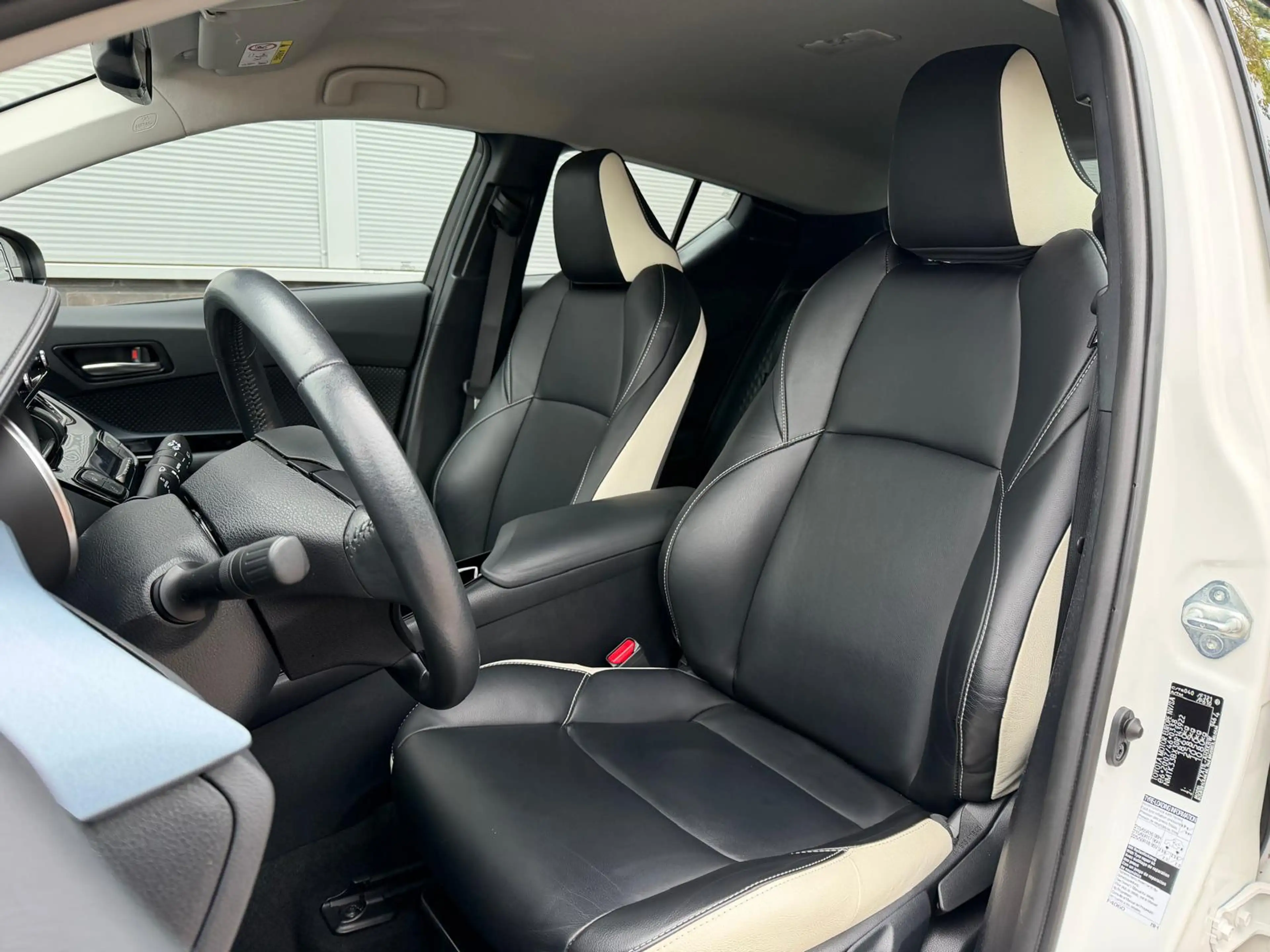 Toyota C-HR 1.8 Hybrid Dynamic TeamNL — photo 4