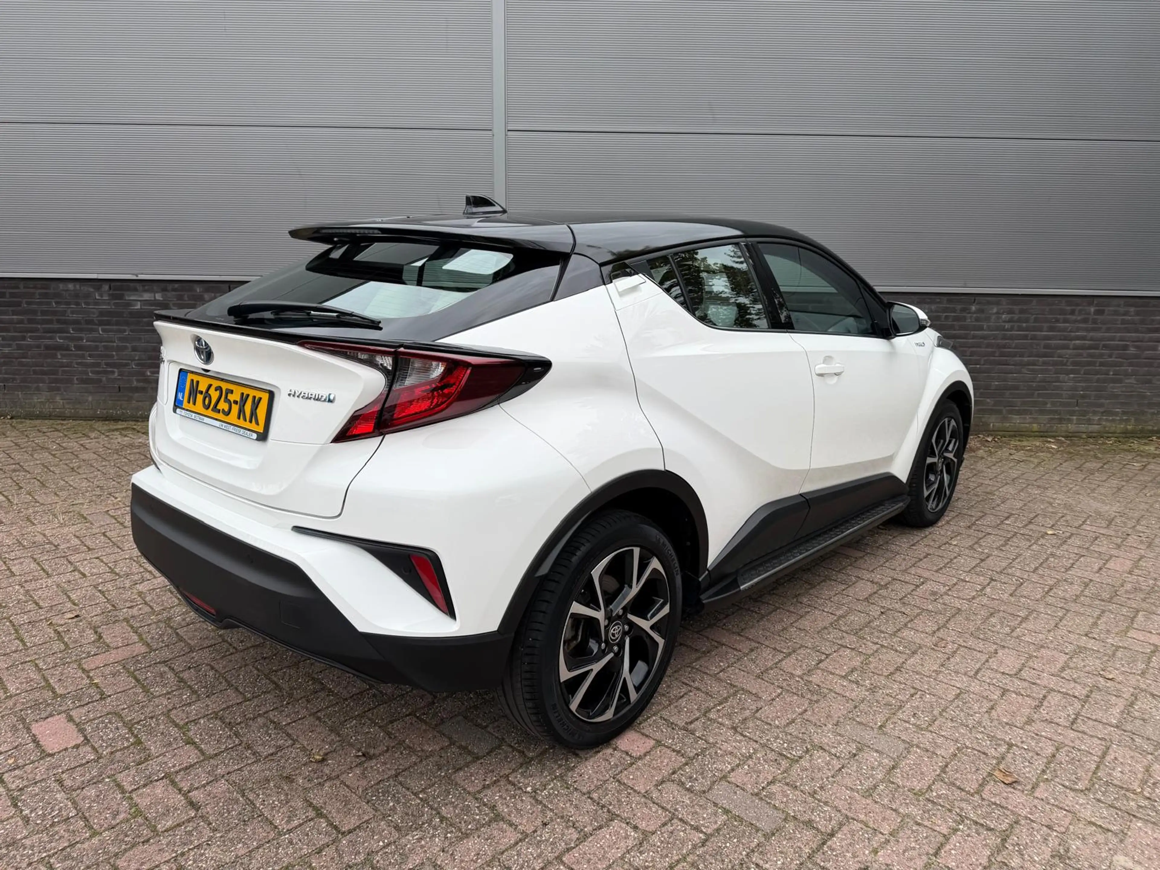 Toyota C-HR 1.8 Hybrid Dynamic TeamNL — photo 14