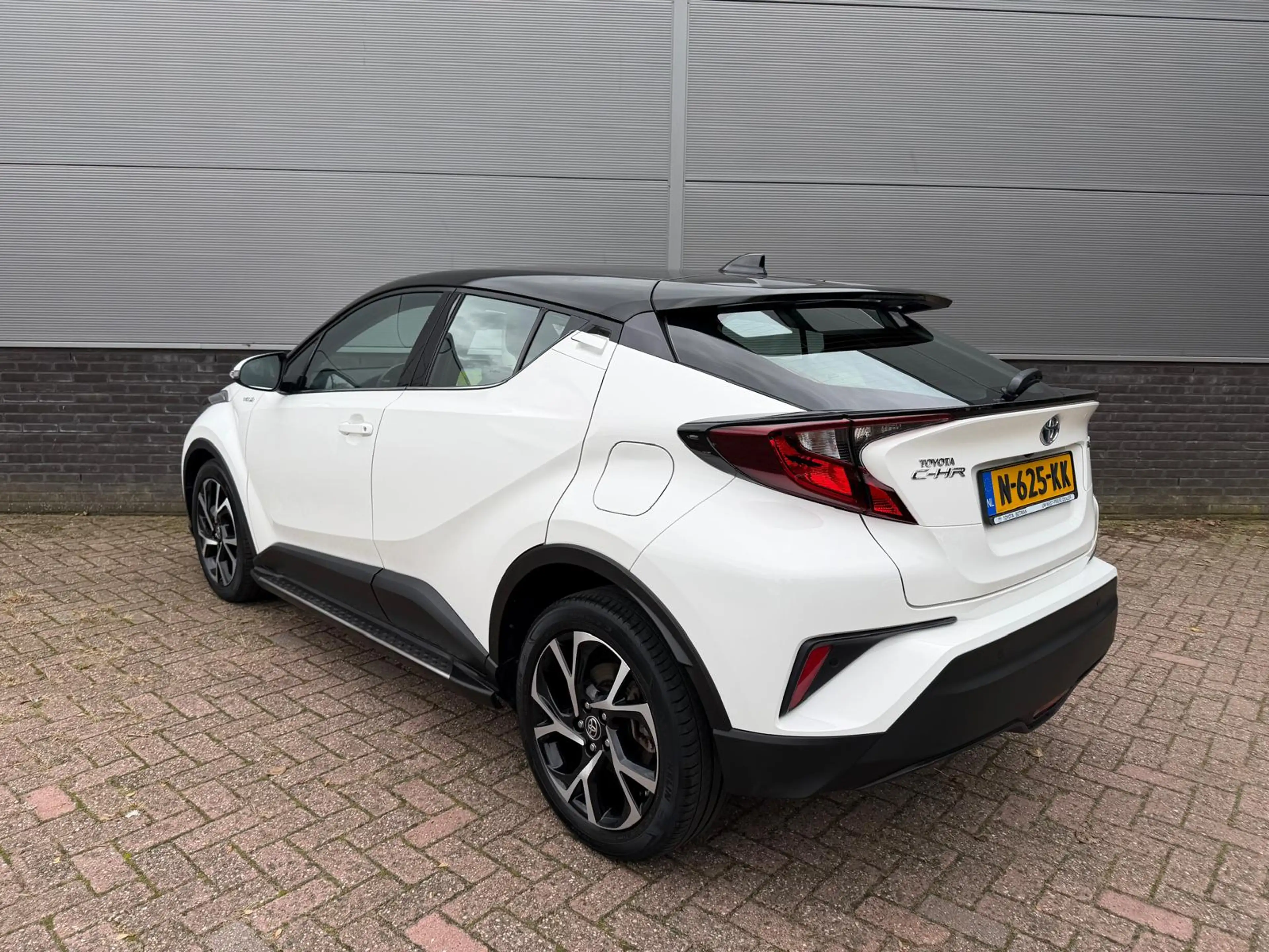 Toyota C-HR 1.8 Hybrid Dynamic TeamNL — photo 11