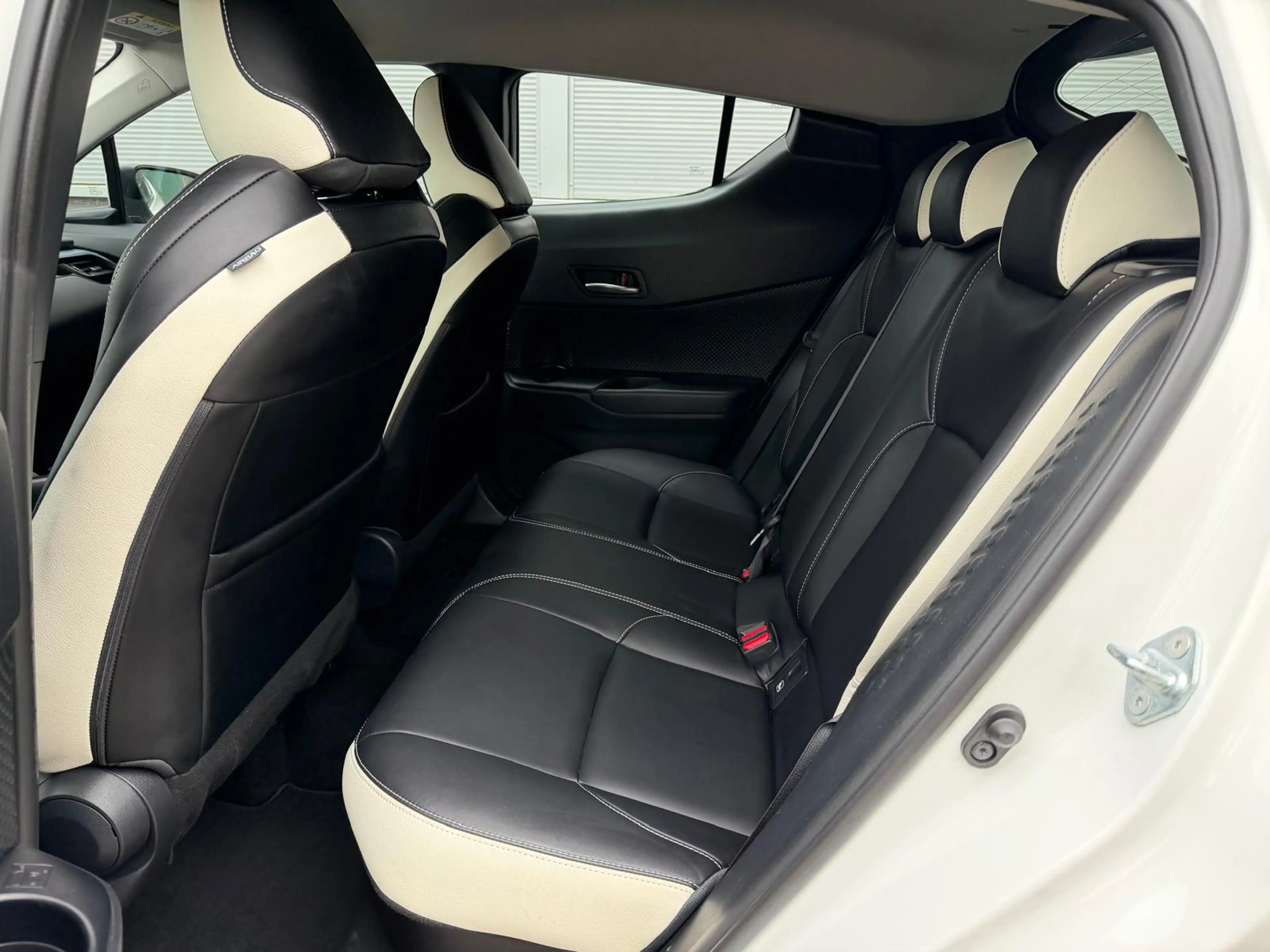 Toyota C-HR 1.8 Hybrid Dynamic TeamNL — photo 7