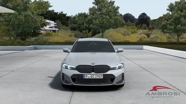 BMW 3 Series view 4