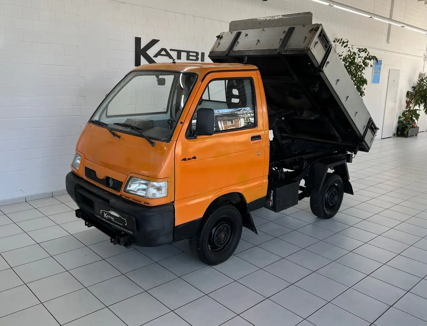 Piaggio Porter 1.3 3-Seiten-Kipper Allrad 4x4 HU neu Orange - 1