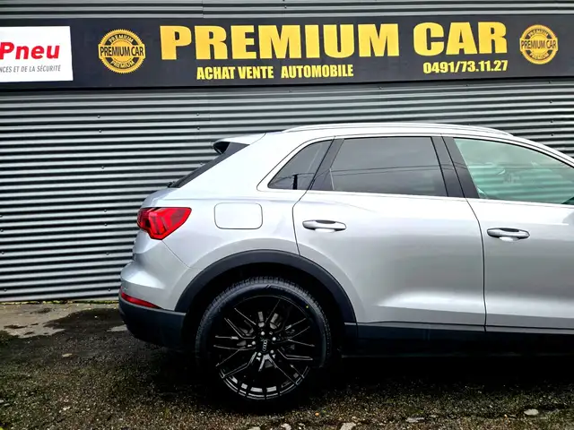 Audi Q3 view 10