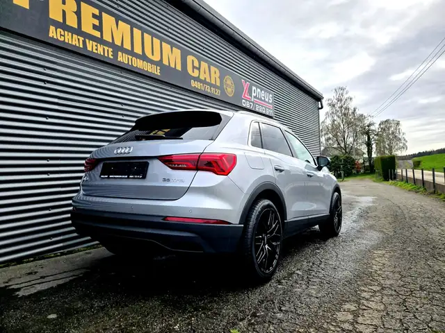 Audi Q3 view 8