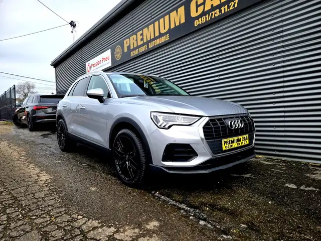 Audi Q3 view 4