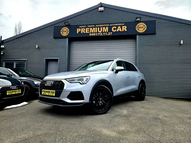 Audi Q3 view 3