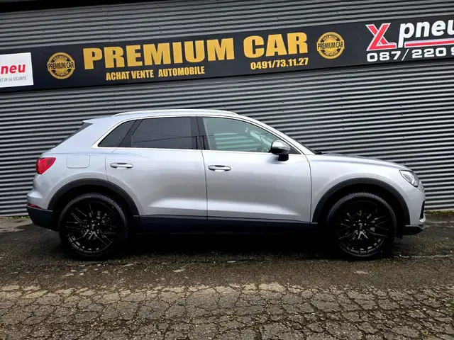 Audi Q3 view 7