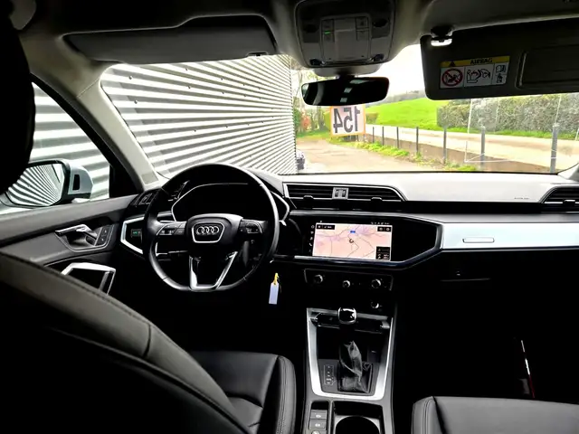 Audi Q3 view 15