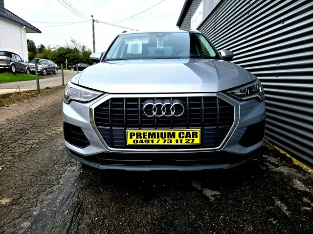 Audi Q3 view 6