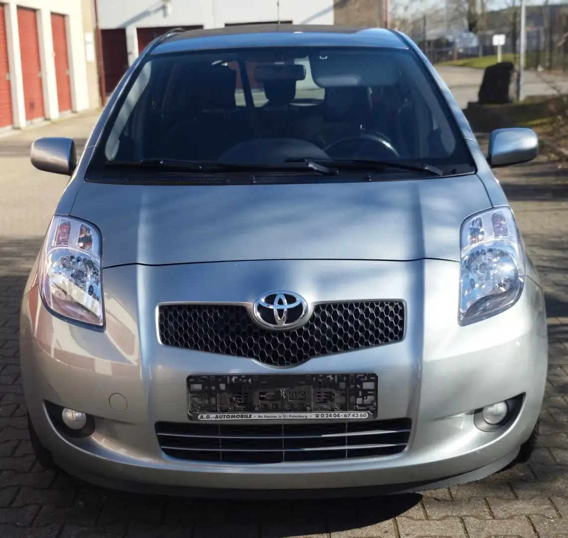 Toyota Yaris Executive Argent - 2