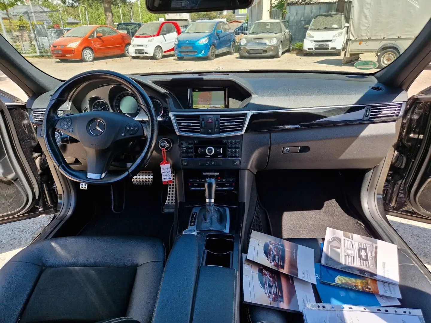 Mercedes-Benz E 200 CGi AMG AVANTGARDE STEUERKETTE NEU Noir - 2