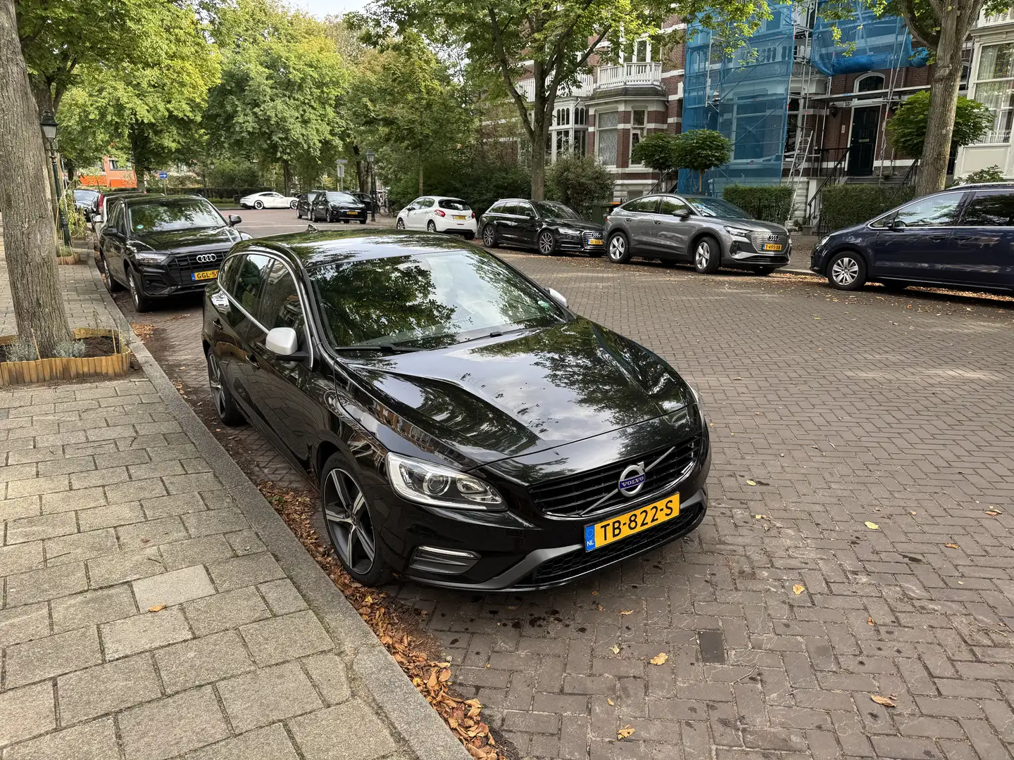 Volvo V60 2.0 T4 Business Sport R Design Zwart - 2