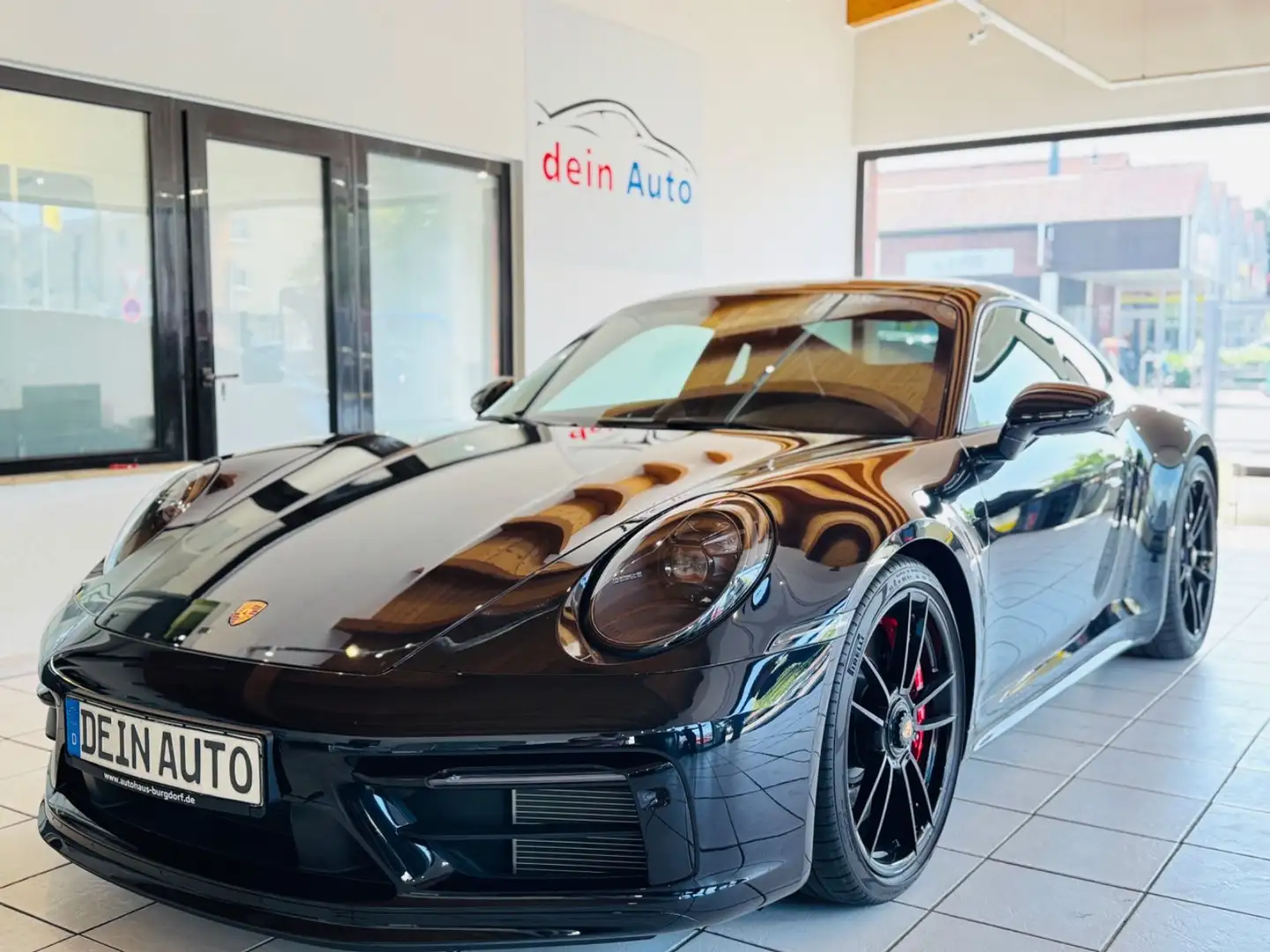 Porsche 911 Carrera 4 GTS Schwarz - 1