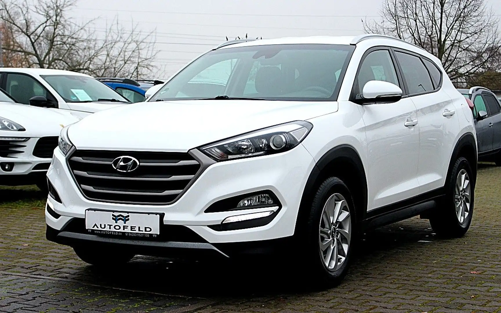 Hyundai TUCSON 1.7 CRDi/VOLL SHEFT/1HAND/NAVI/RCAM/SHZ/ Blanc - 1