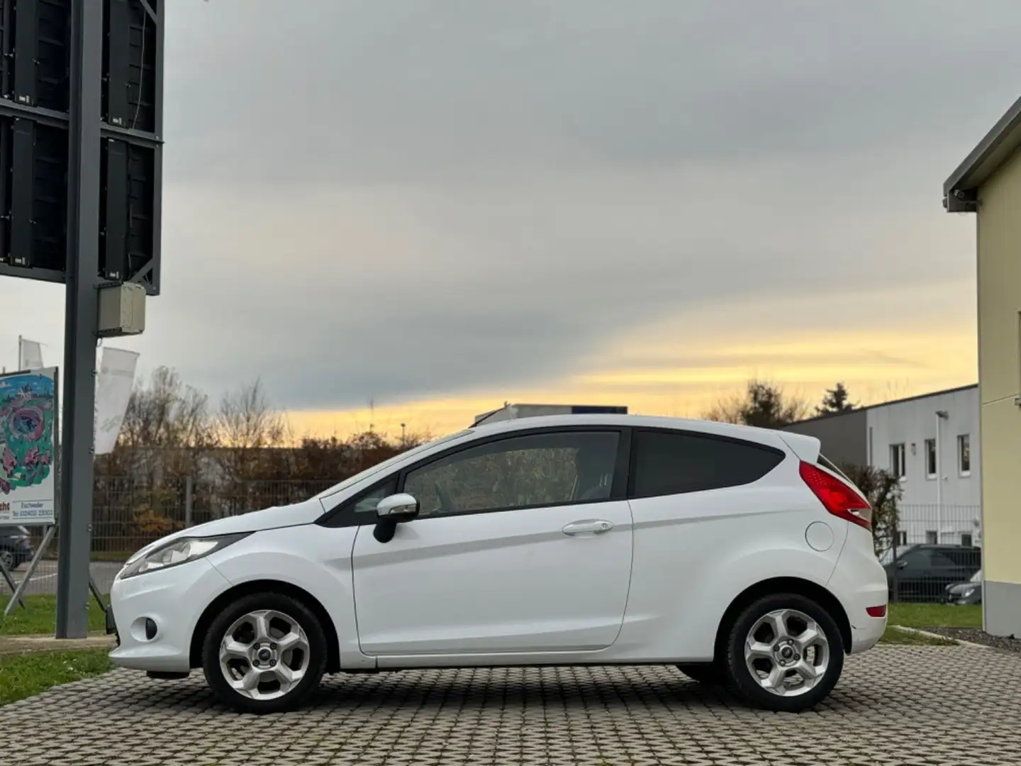 Ford Fiesta Trend*KLIMA*SHZ*AUX*E-PAKET*TÜV* Bianco - 2