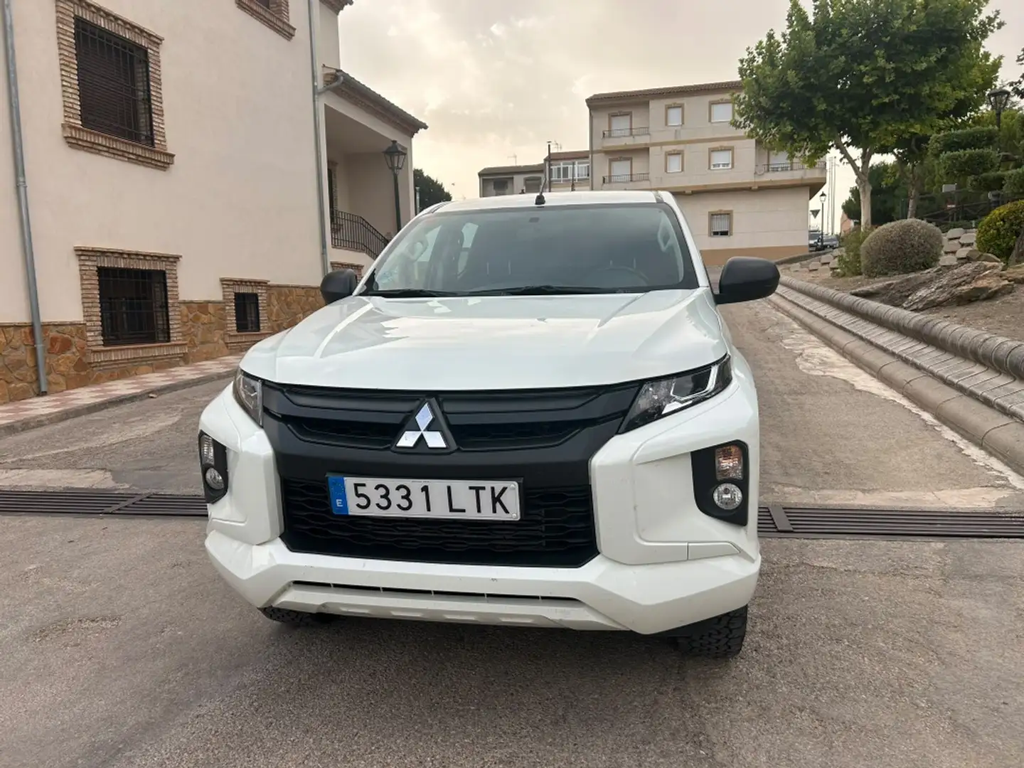 Mitsubishi L200 2.2DI-D Doble Cabina M-PRO Blanco - 2