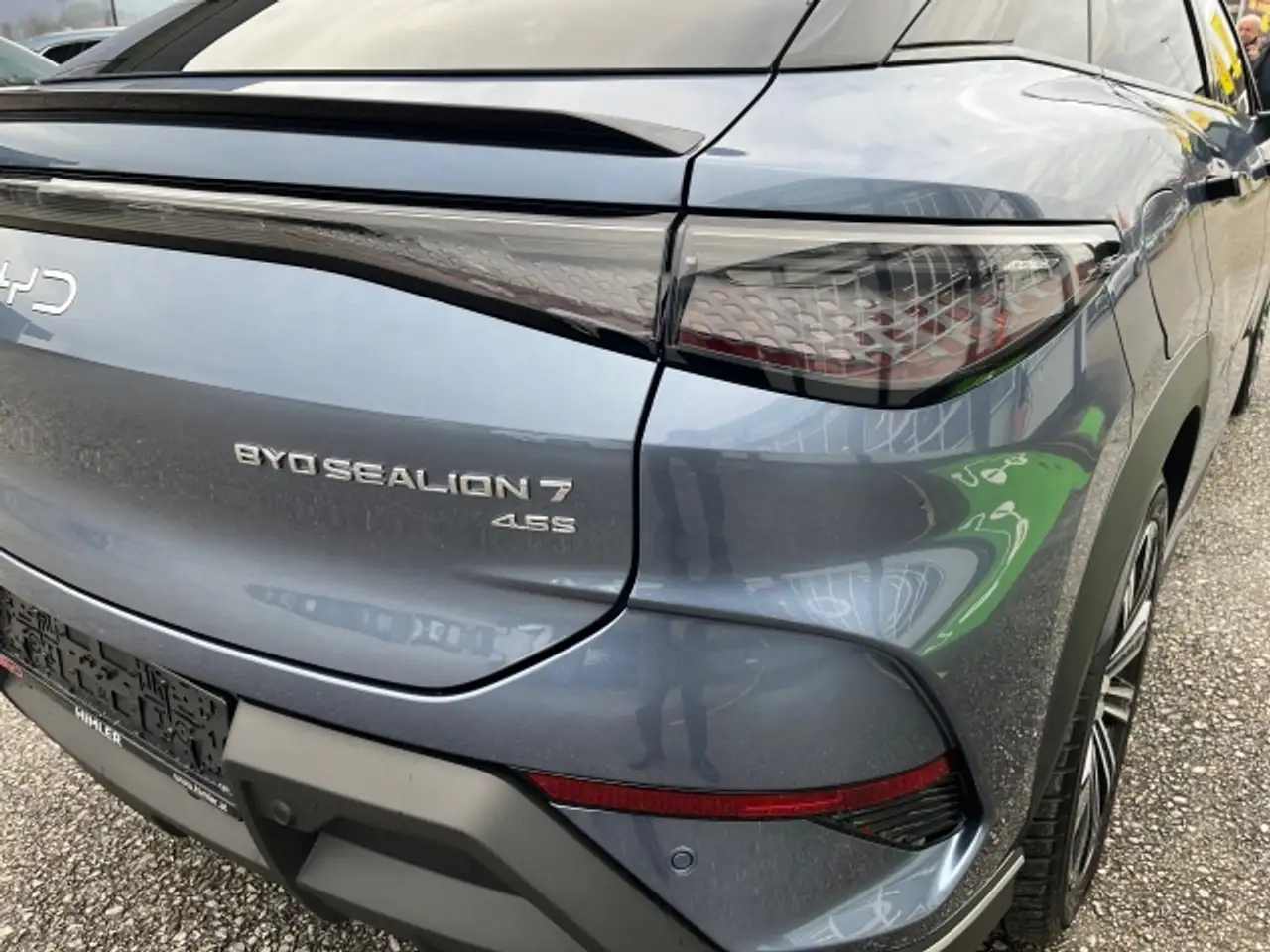 BYD SEALION 7