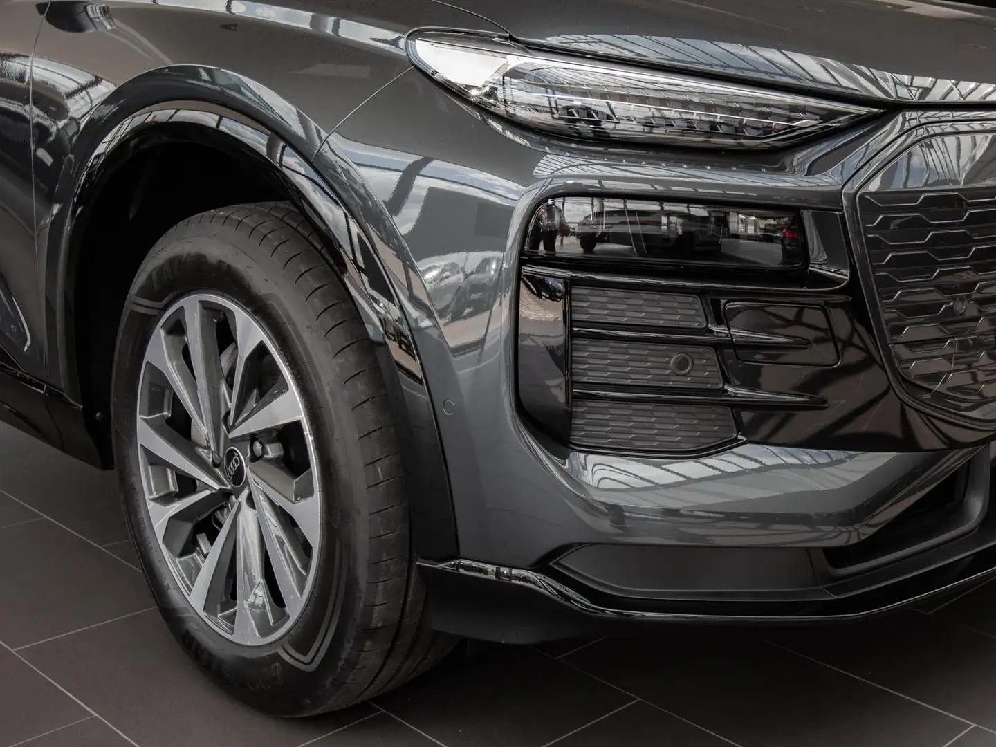 Audi Q6 e-tron 55 e-tron qu.,LED,Kamera,Navi,ACC Gris - 2