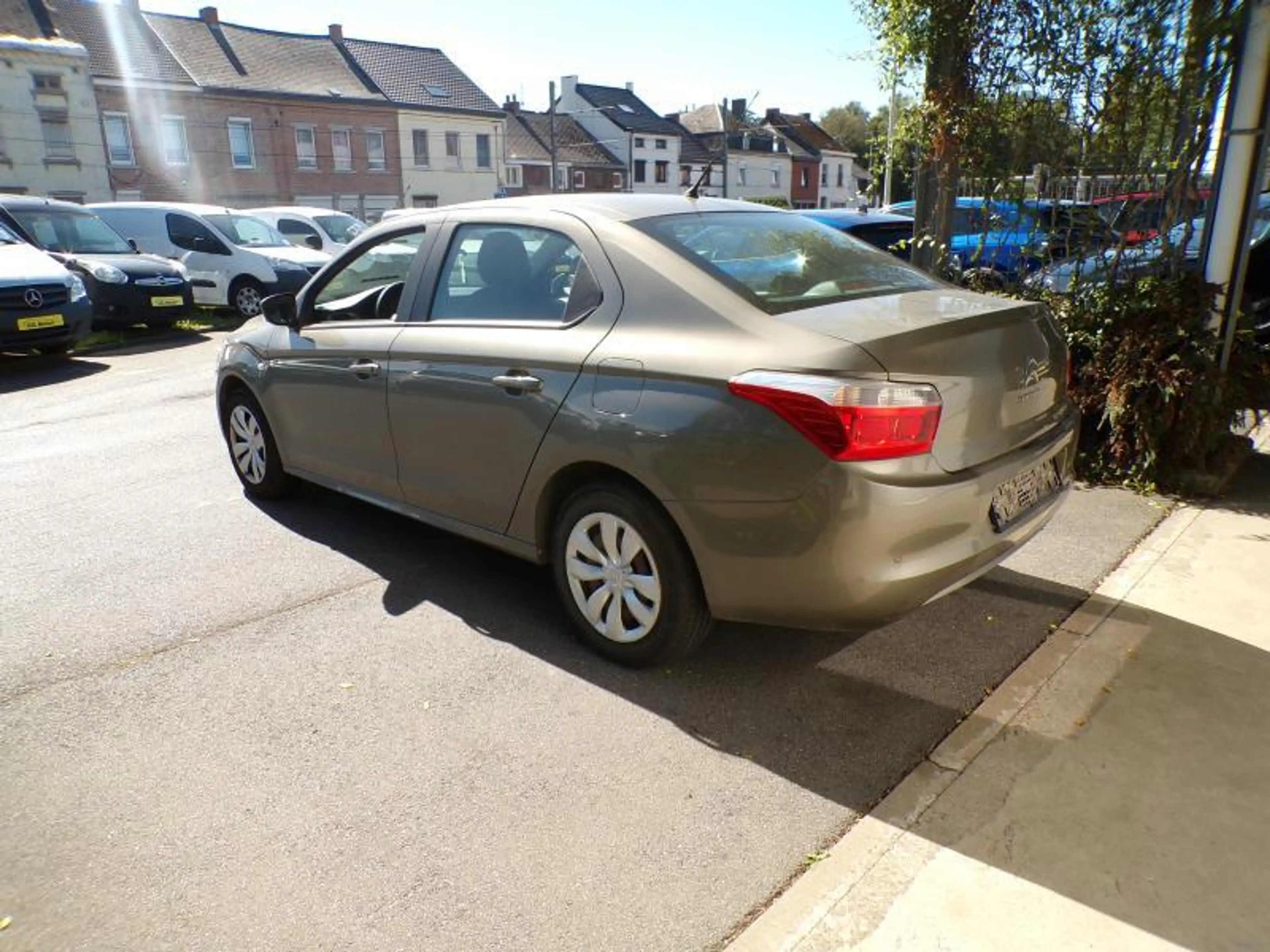 Citroen C-Elysée 1.2 82cv Gris 02/17 72575km Airco Capteurs Cruise — photo 6