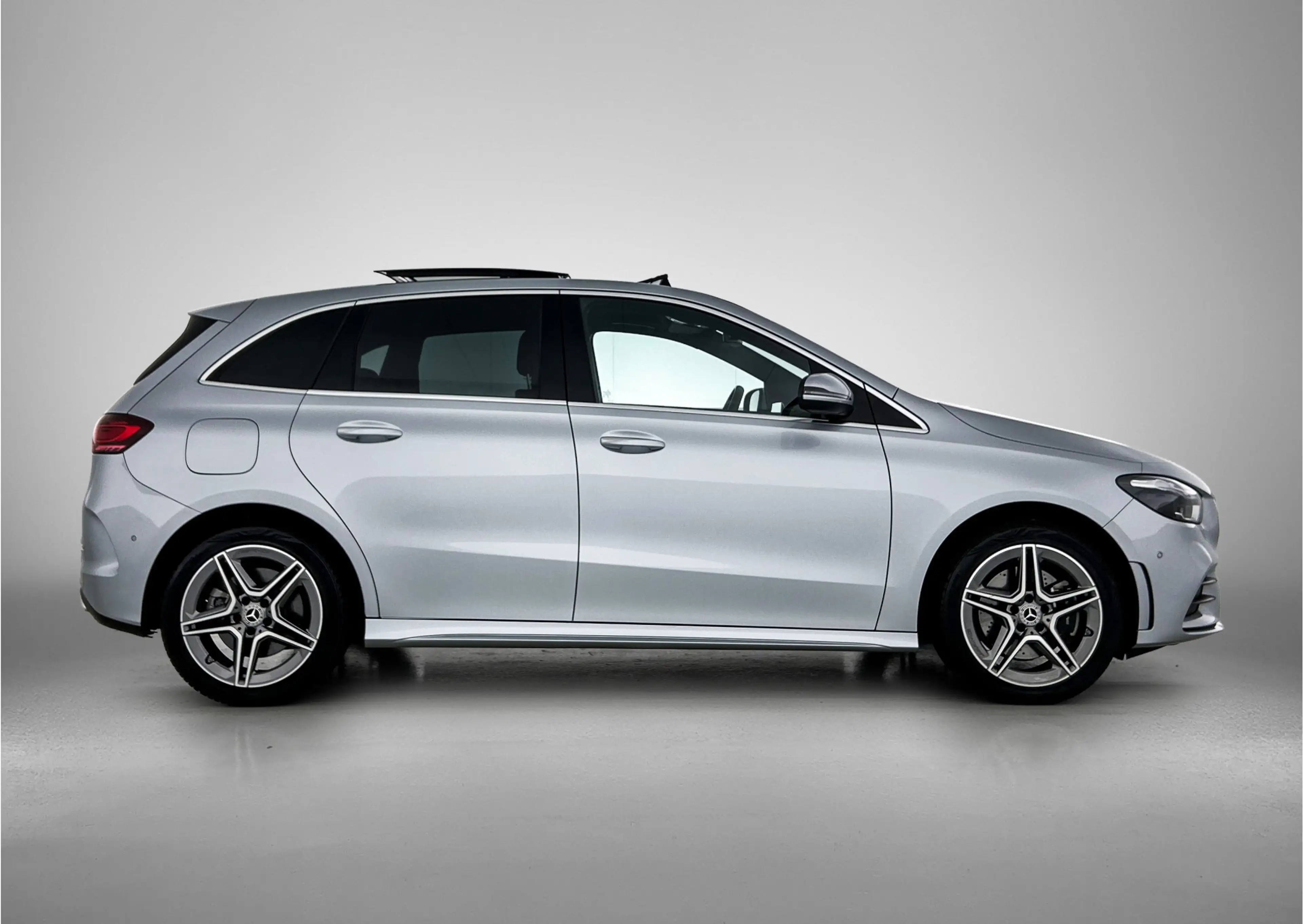 Mercedes-Benz B 250 e Business Solution AMG AMG Line | Panoramadak | P — photo 15