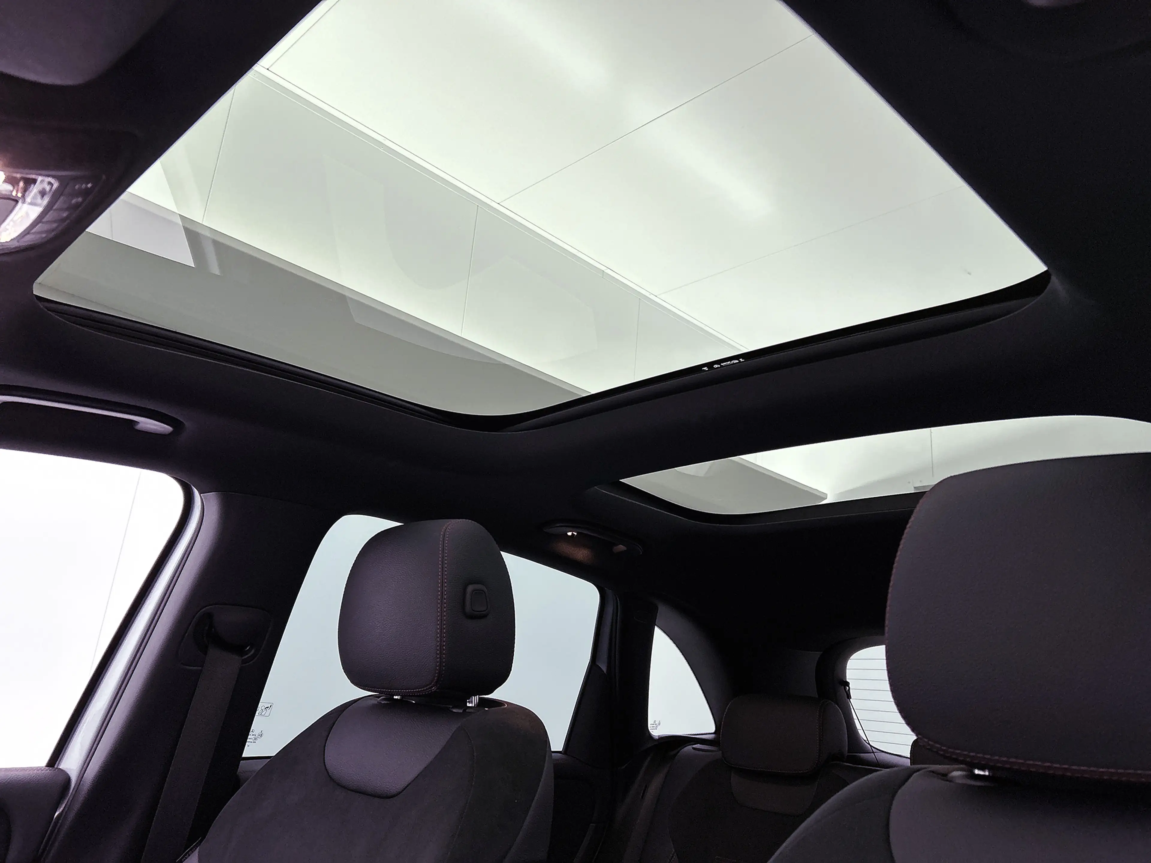 Mercedes-Benz B 250 e Business Solution AMG AMG Line | Panoramadak | P — photo 4