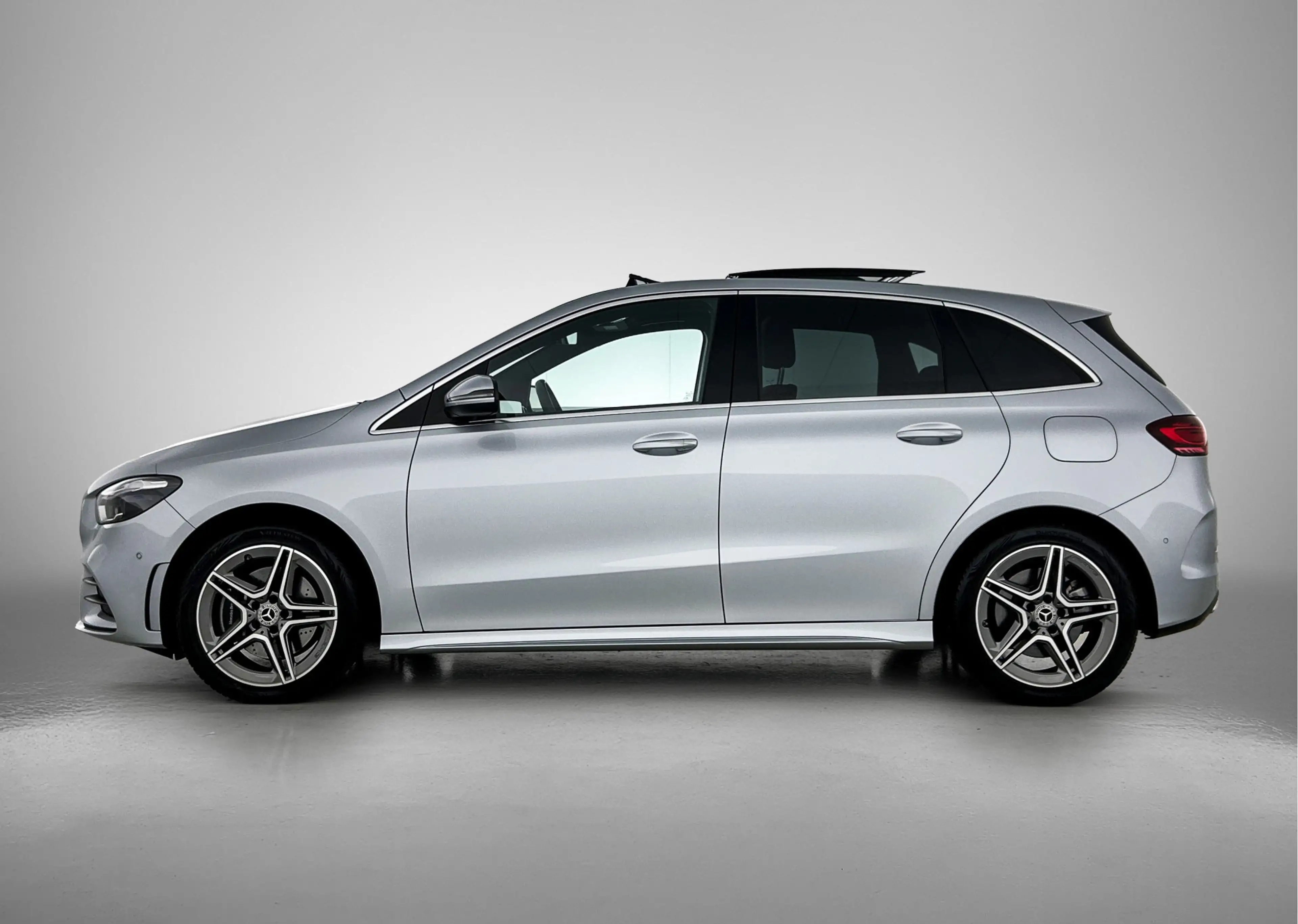 Mercedes-Benz B 250 e Business Solution AMG AMG Line | Panoramadak | P — photo 3