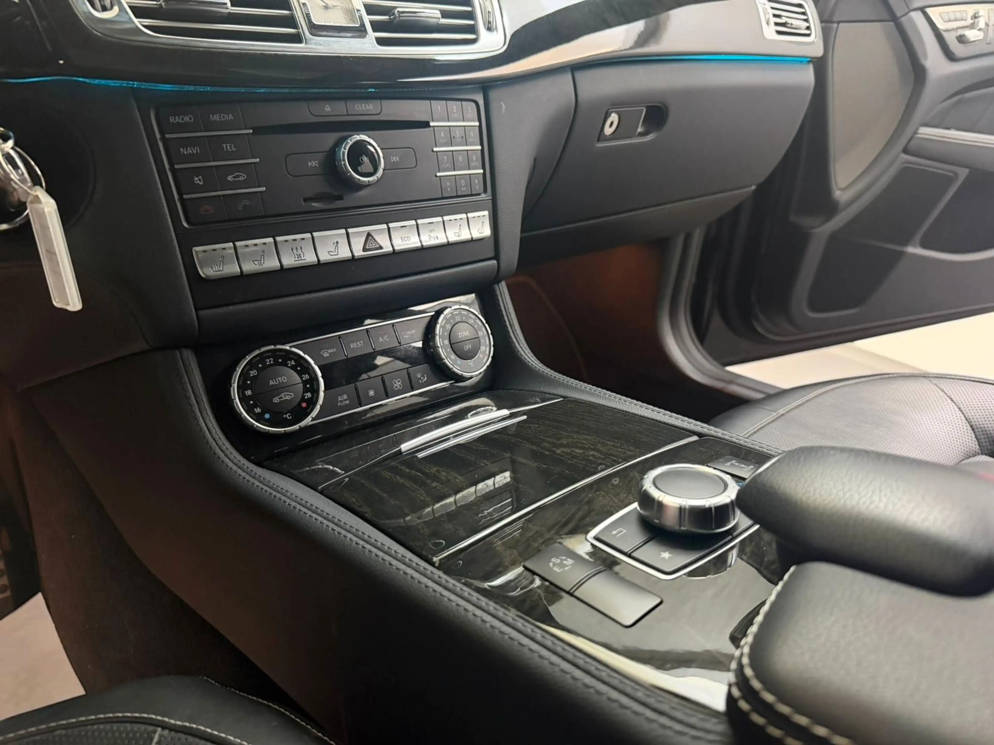 Mercedes-Benz CLS 350 SB 4M AMG FINAL EDITION/MEGAVOLL + TOP — photo 13