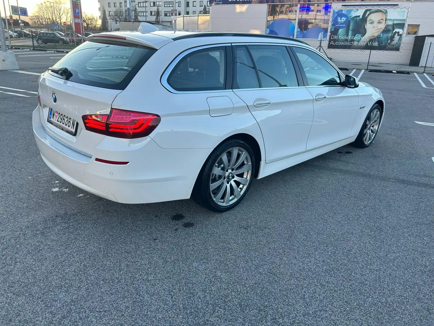 BMW 520 520d Touring Aut. Luxury Line Weiß - 2
