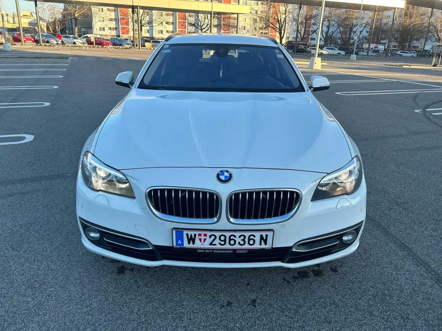 BMW 520 520d Touring Aut. Luxury Line Weiß - 1