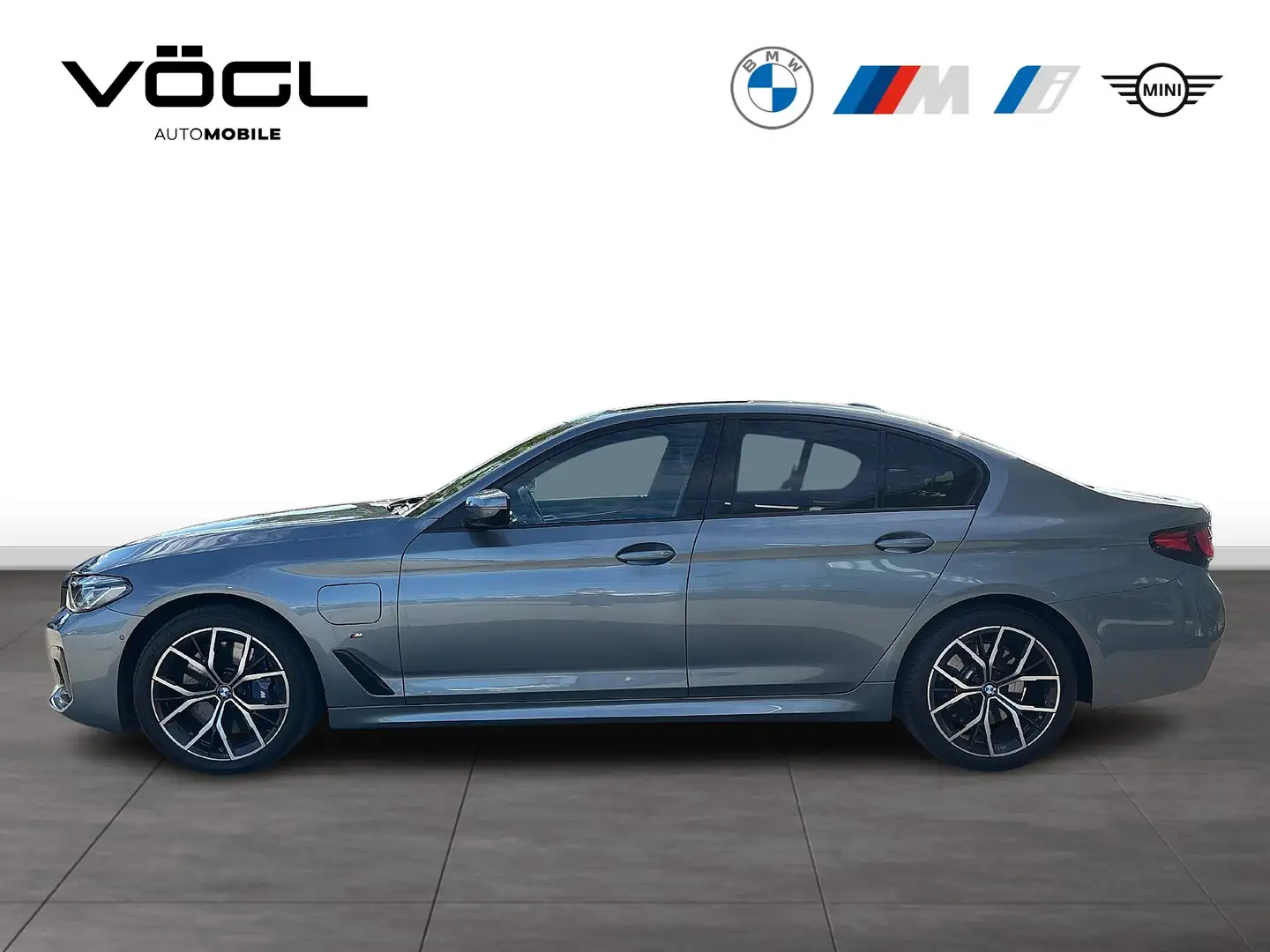 BMW 545 e xDrive Limousine M Sportpaket Innovationspaket Gris - 2