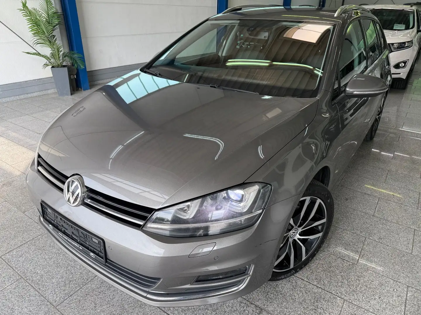 Volkswagen Golf VII 2.0 TDI*DSG*HIGHL*BI-XN*NAV*TMP*SHZ*PDC Grau - 1