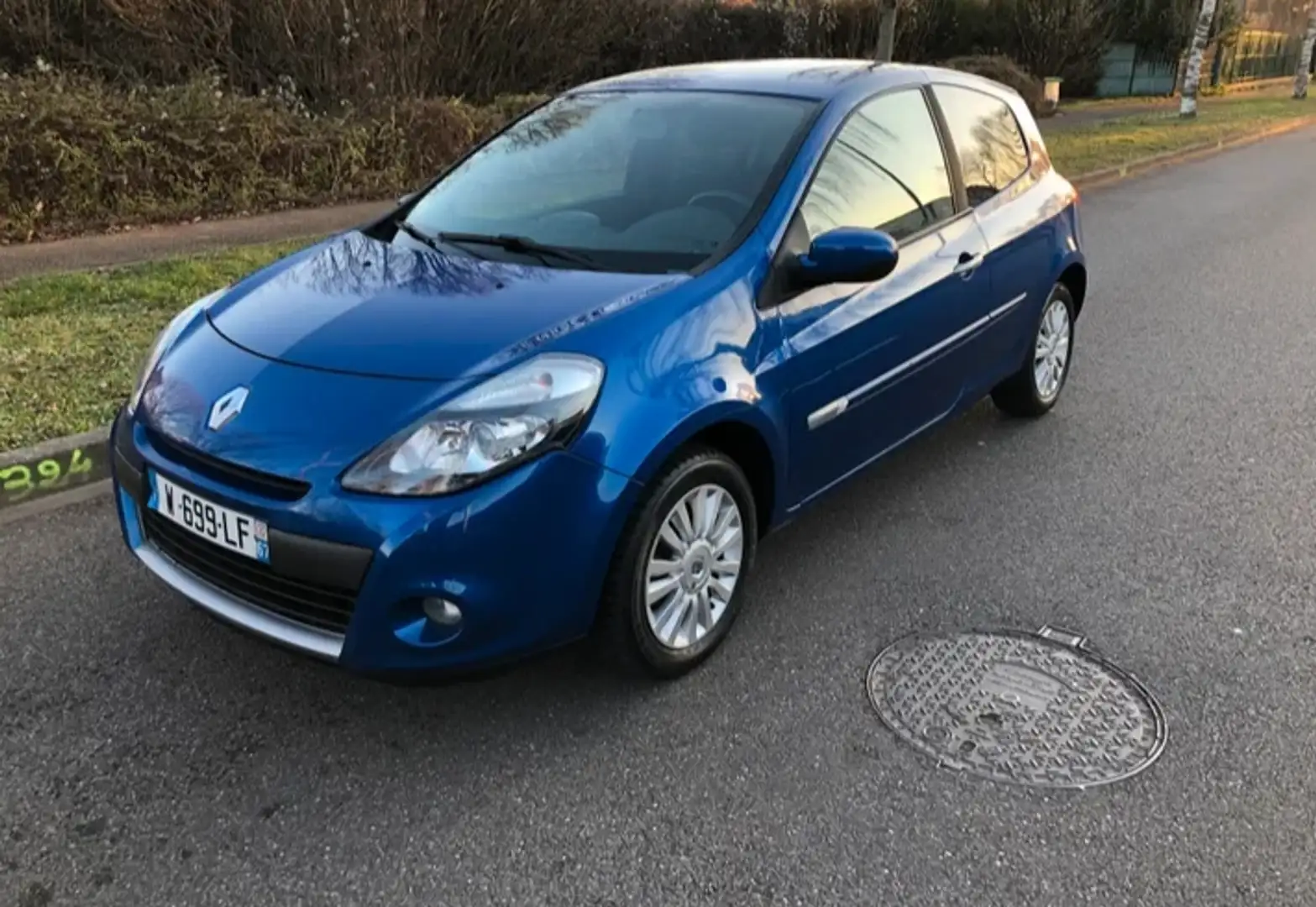 Renault Clio Clio III 1.6 16V 128 Initiale Bleu - 1