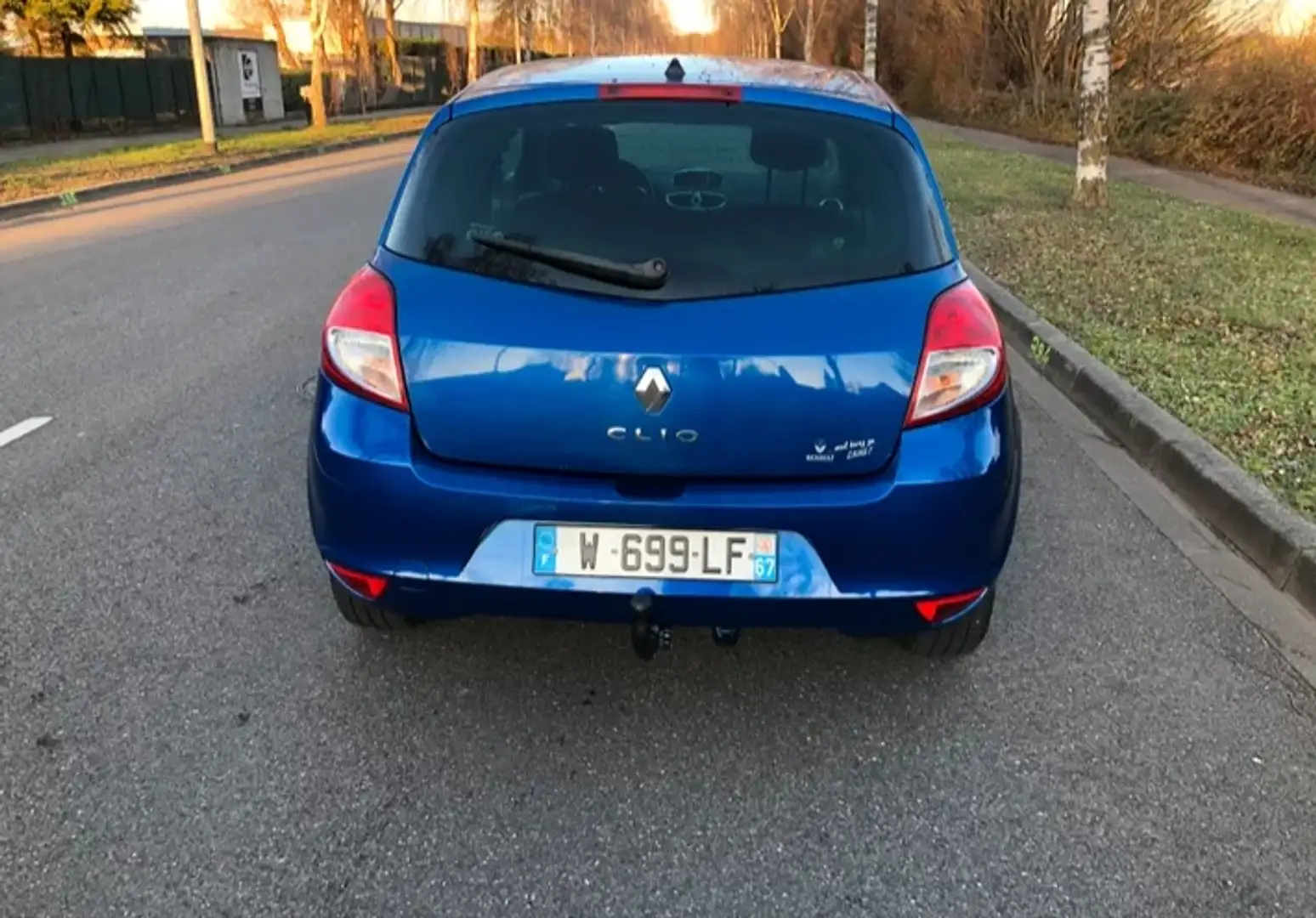 Renault Clio Clio III 1.6 16V 128 Initiale Bleu - 2