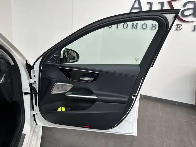 Mercedes-Benz C-Class view 7