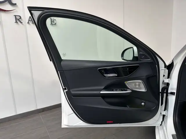 Mercedes-Benz C-Class view 6