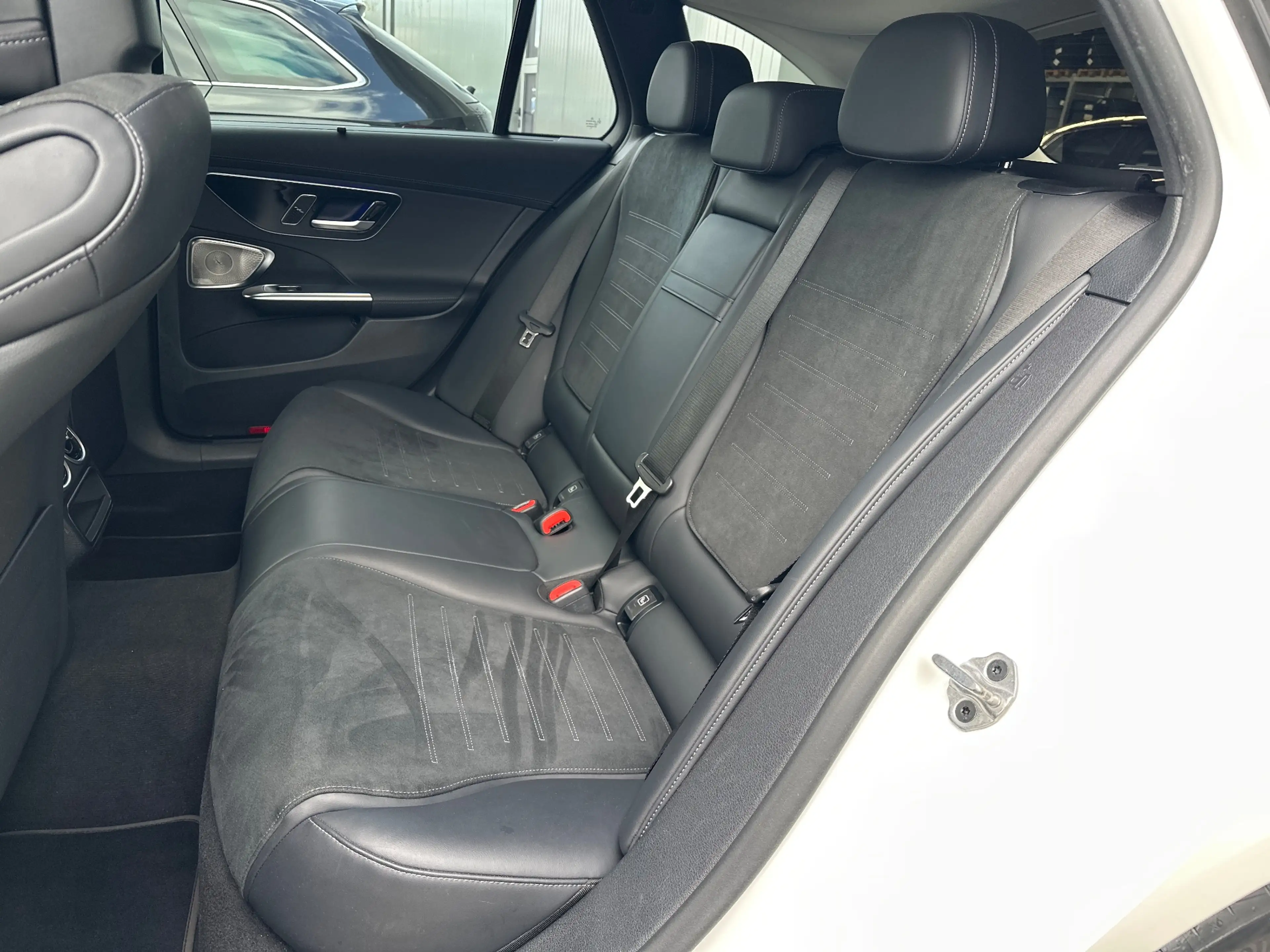Mercedes-Benz C 200 T AMG-Line NAV+LED+PANO+KEYLESS+DISTRONIC+18ZOLL — photo 14